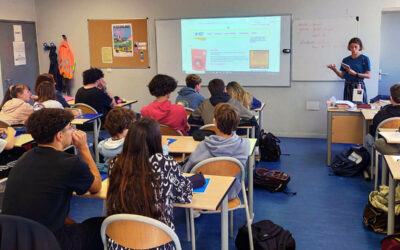 Une salle de classe avec des élèves