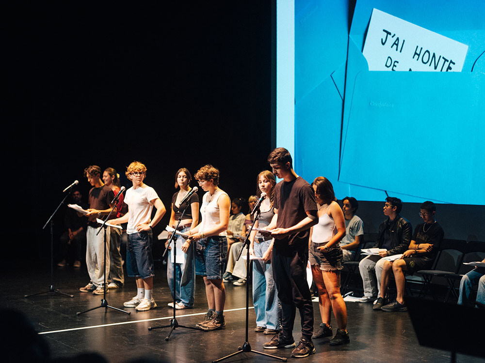 Performance collective “Eloge de la honte”